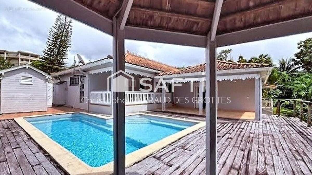 Maison 231 m² à Fort-De-France  - photo 2