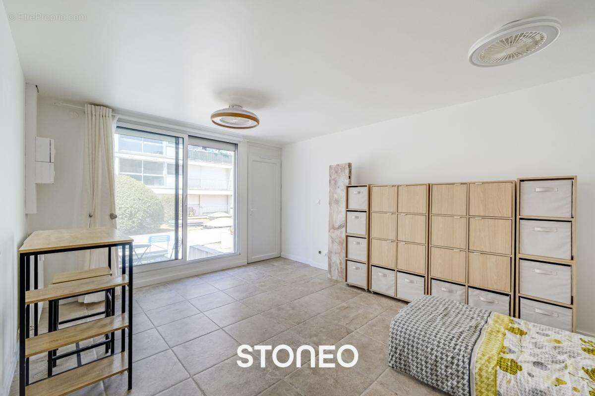 Grand studio lumineux avec terrasse de 20 m² au calme – Paris 10 - photo 3