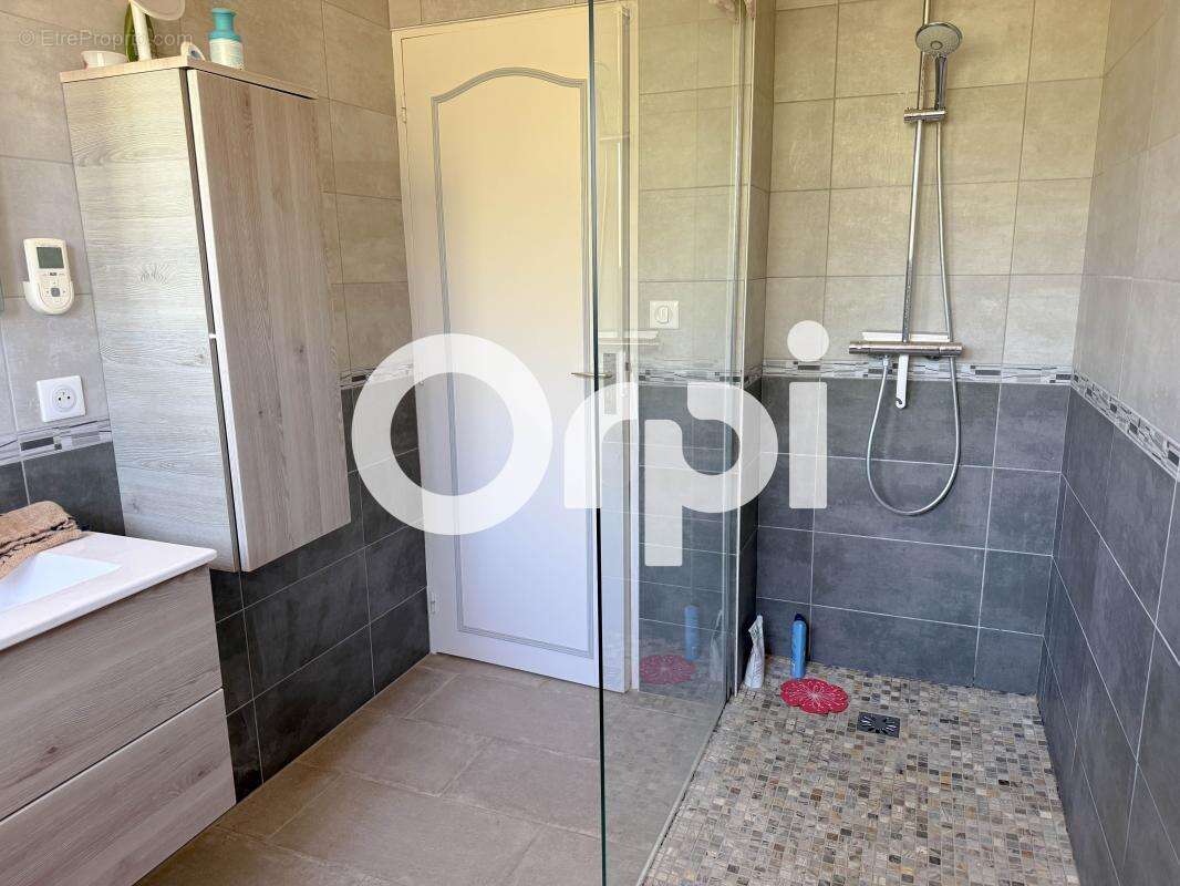 Maison familiale avec beau terrain et nombreuses surfaces annexes - photo 15