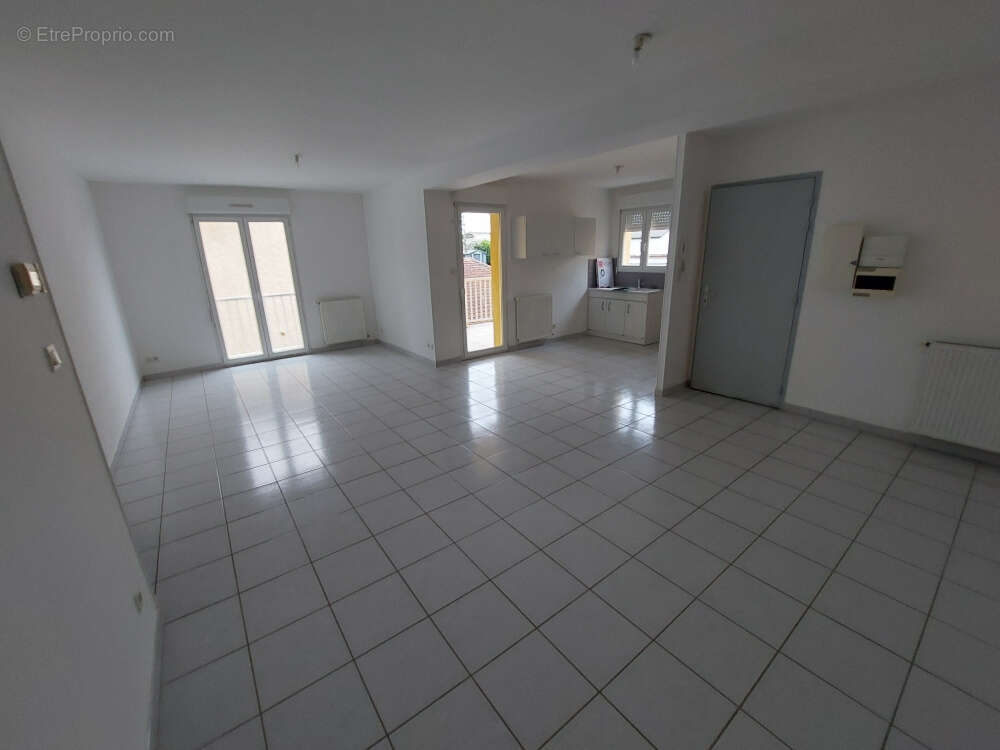Appartement à VILLIEU-LOYES-MOLLON