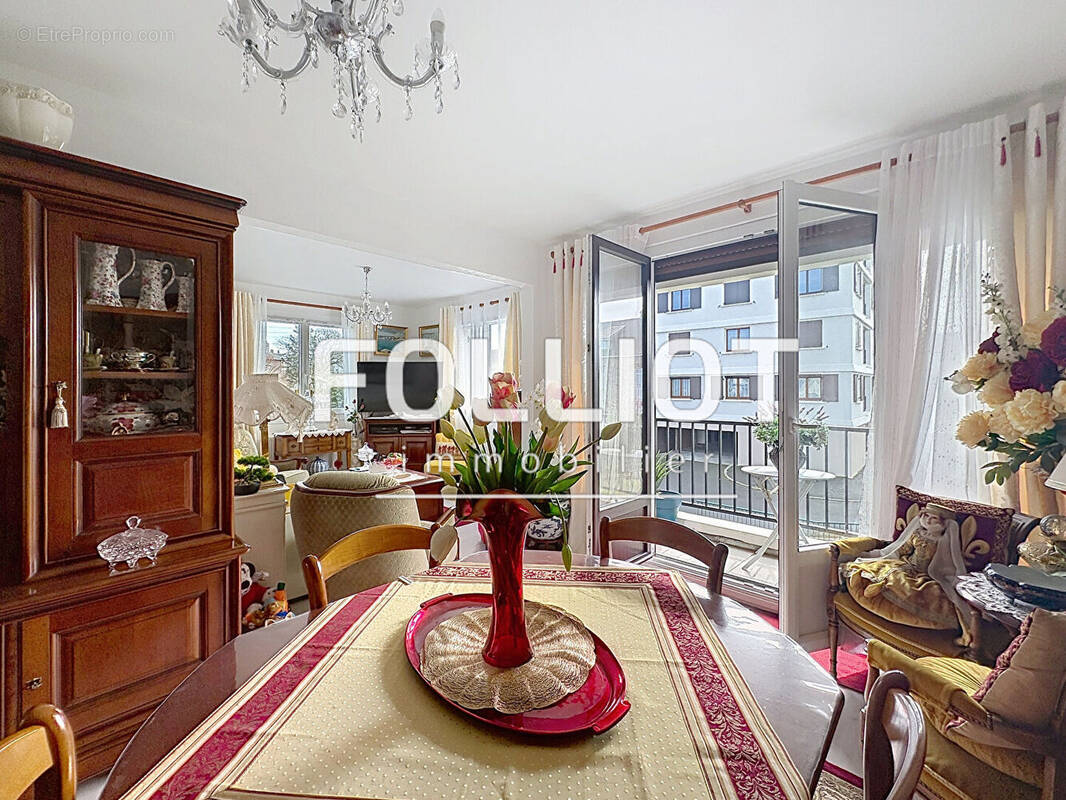 Appartement à DONVILLE-LES-BAINS