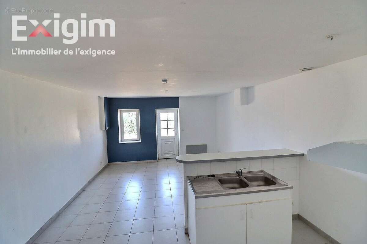 Maison 61 m² à Saint-Barthelemy-Le-Plain  - photo 3