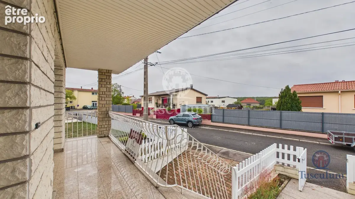 BERTRANGE – Maison familiale avec jardin, terrasses et garage - photo 4