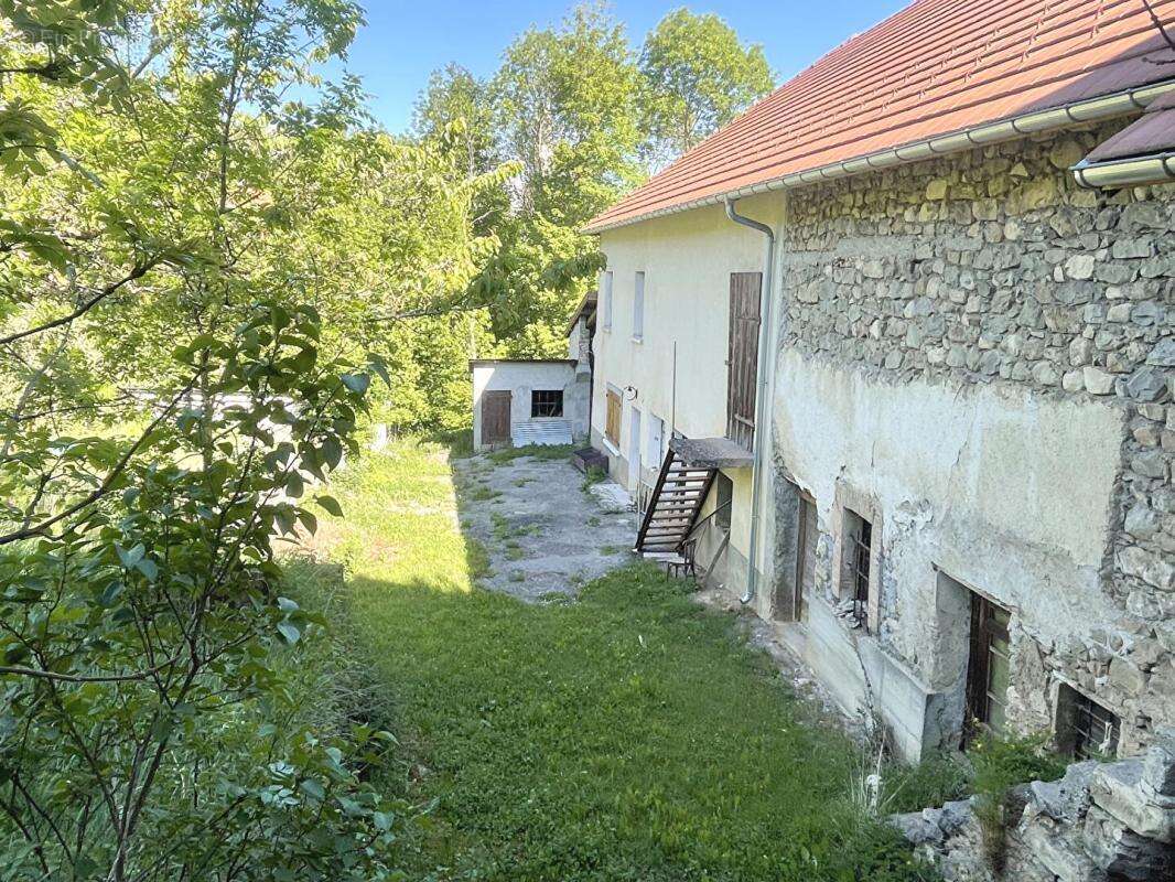 Ferme à restaurer 400m2 Saint Laurent du Cros (05500) - photo 4