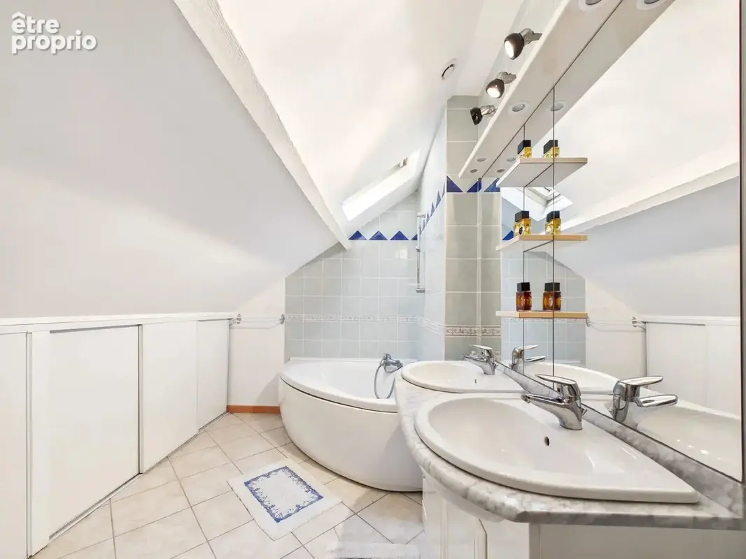 Maison de caractère avec six chambres, idéale pour une famille ou maison secondaire - photo 12