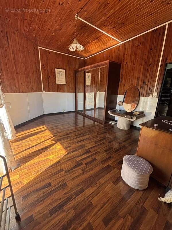 Maison - 10 pièces - 310 m² + 2 Dépendances - photo 7