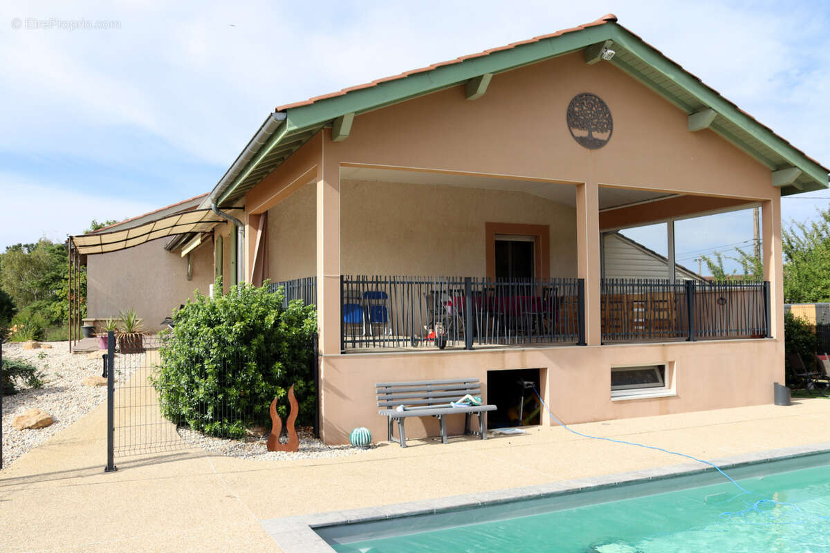 SAINT-BÉNIGNE – Villa d'exception avec piscine, vue sur les Monts du Mâconnais et terrain de 4 608 m² - photo 6