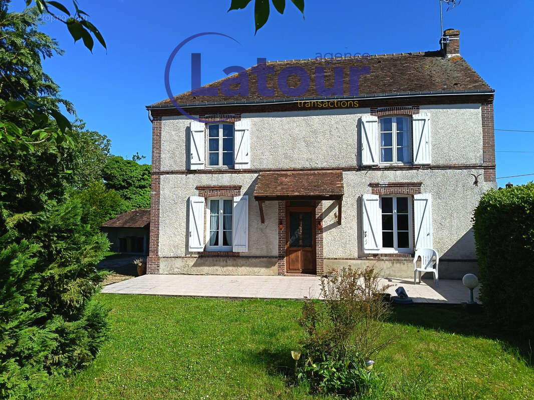 Maison à CHERISY