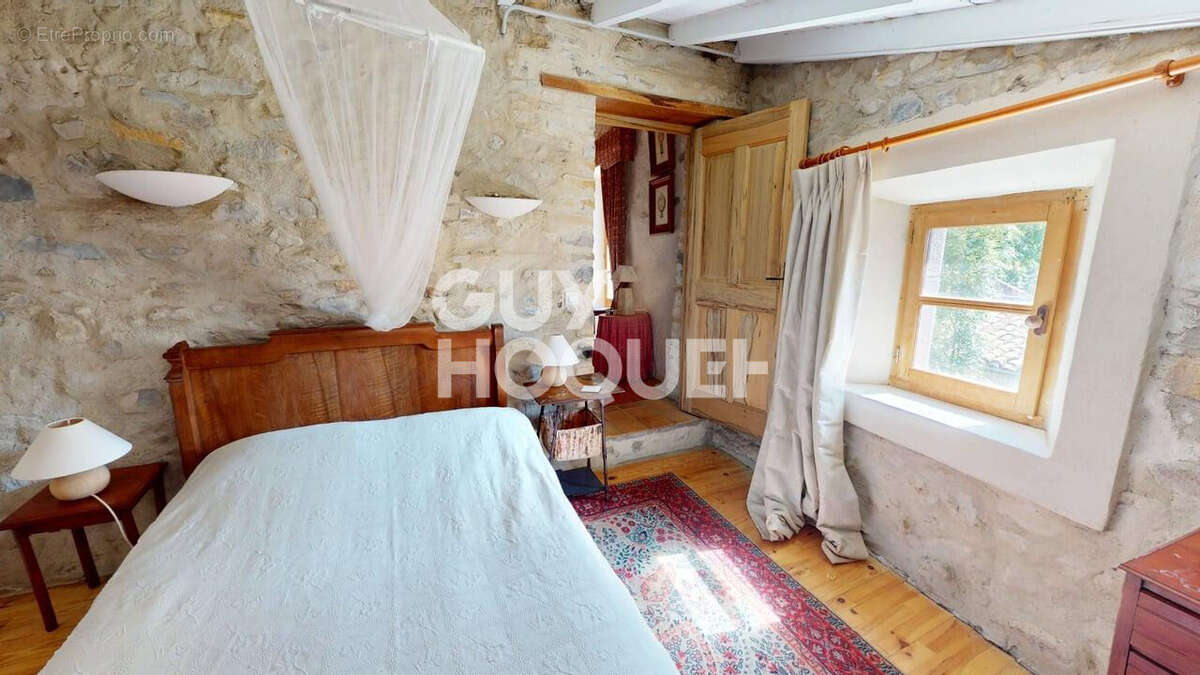 Maison à EYGLUY-ESCOULIN