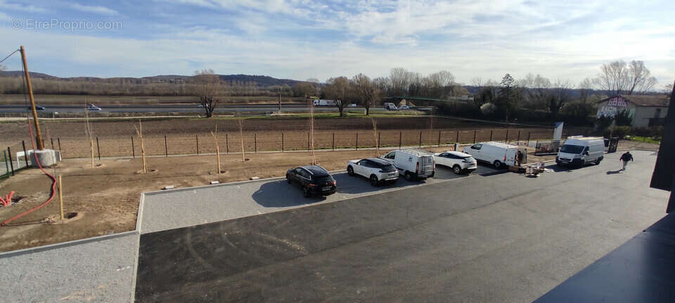 Commerce à VAULX-MILIEU