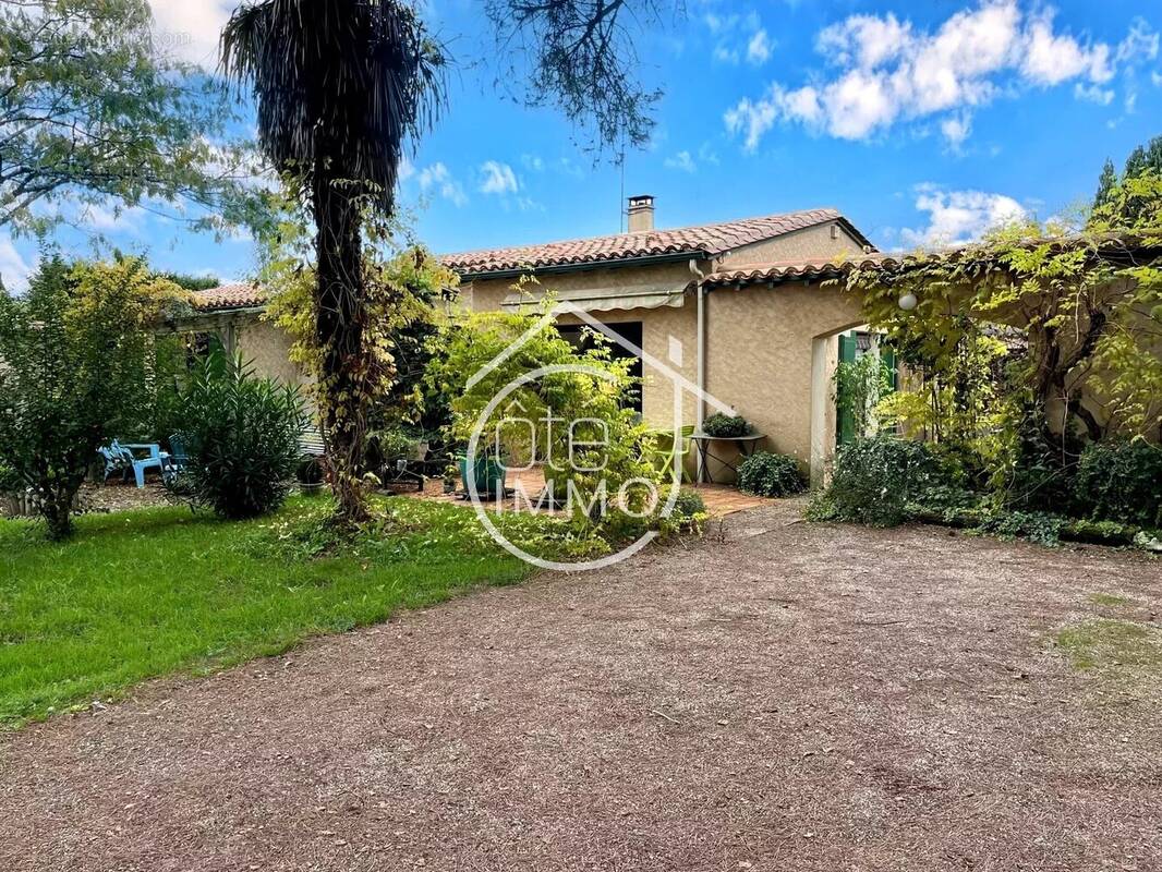 Maison à COURS-DE-PILE