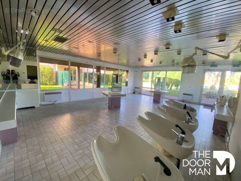 Commerce à MAUREPAS