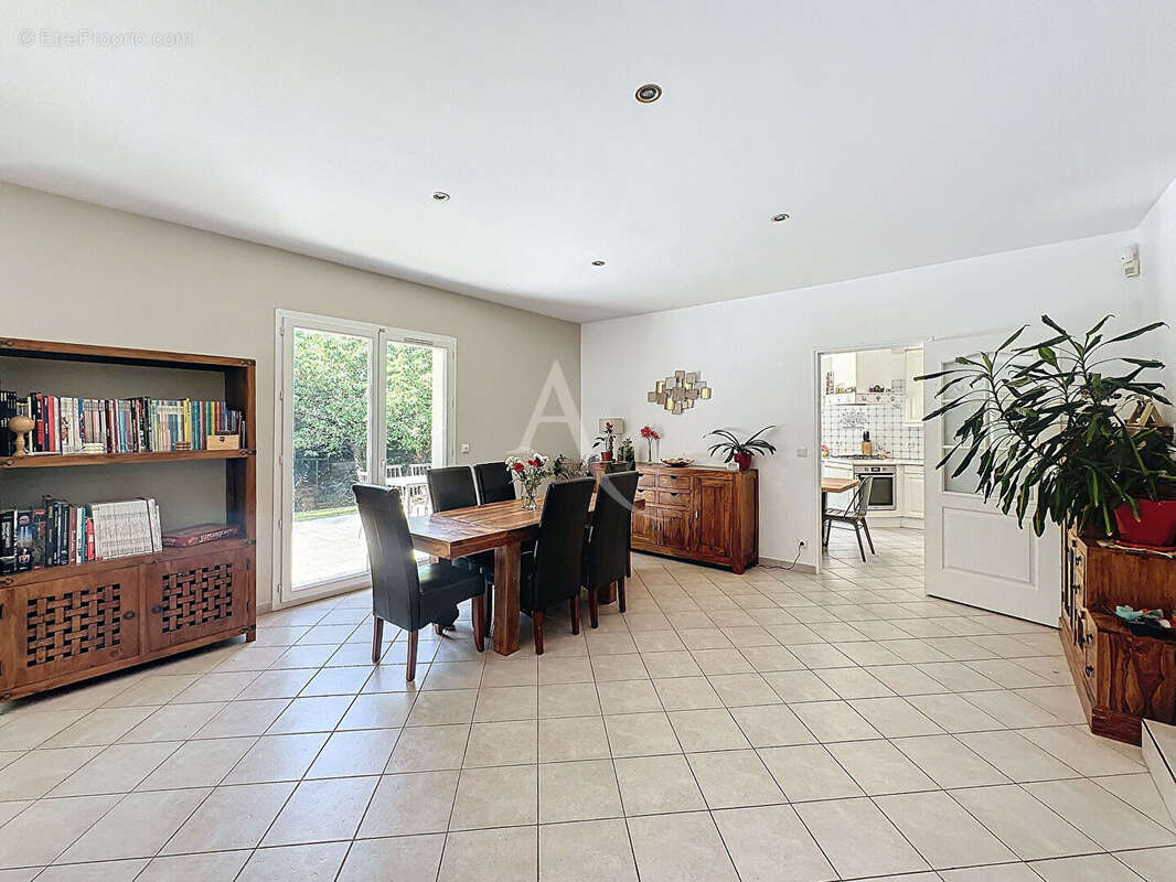 Maison coup de coeur à Mareuil-lès-Meaux - 6 chambres - 240 m2 - jardin de 836 m2 - garage double et nombreux stationnements - photo 5