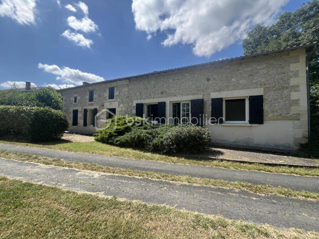 Maison à MONTPEYROUX