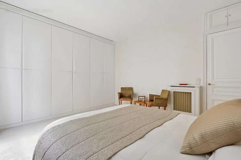 Appartement à NEUILLY-SUR-SEINE