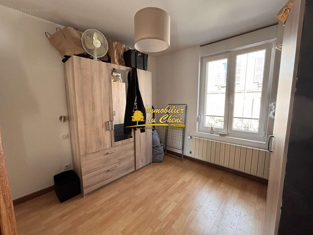 Chambre 2 T5 - Appartement à LUXEUIL-LES-BAINS