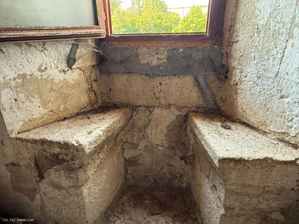 Maison de Village A Rénover Sur 1683m² - photo 13