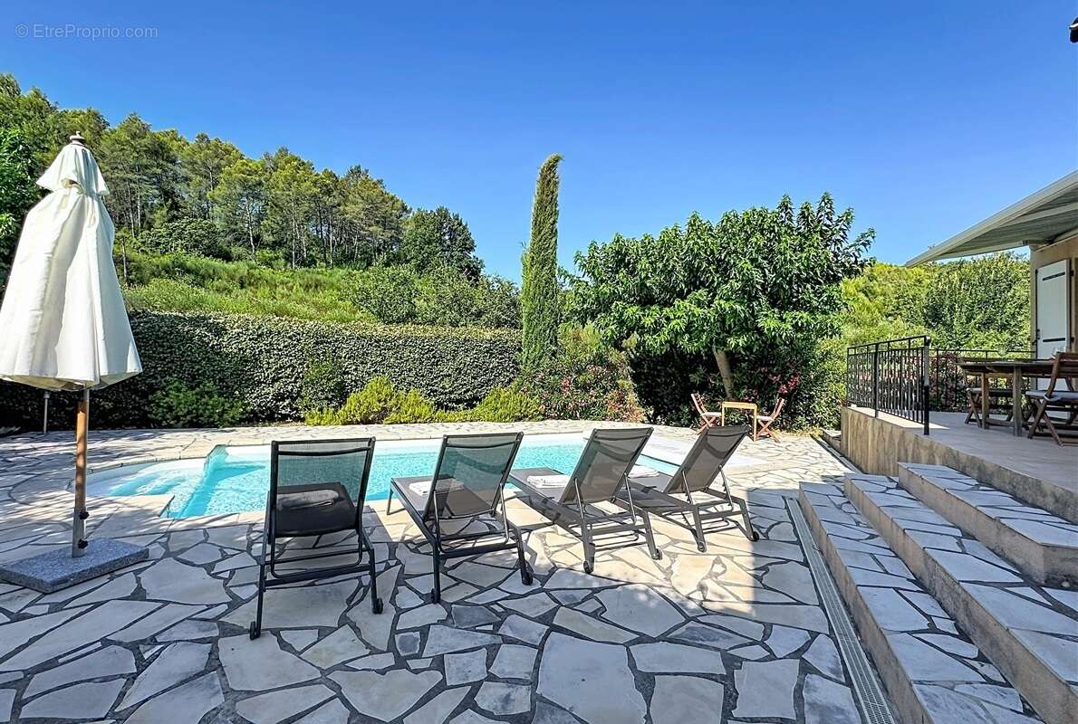 Villa avec piscine et vue degagee a montfort sur argens - photo 2