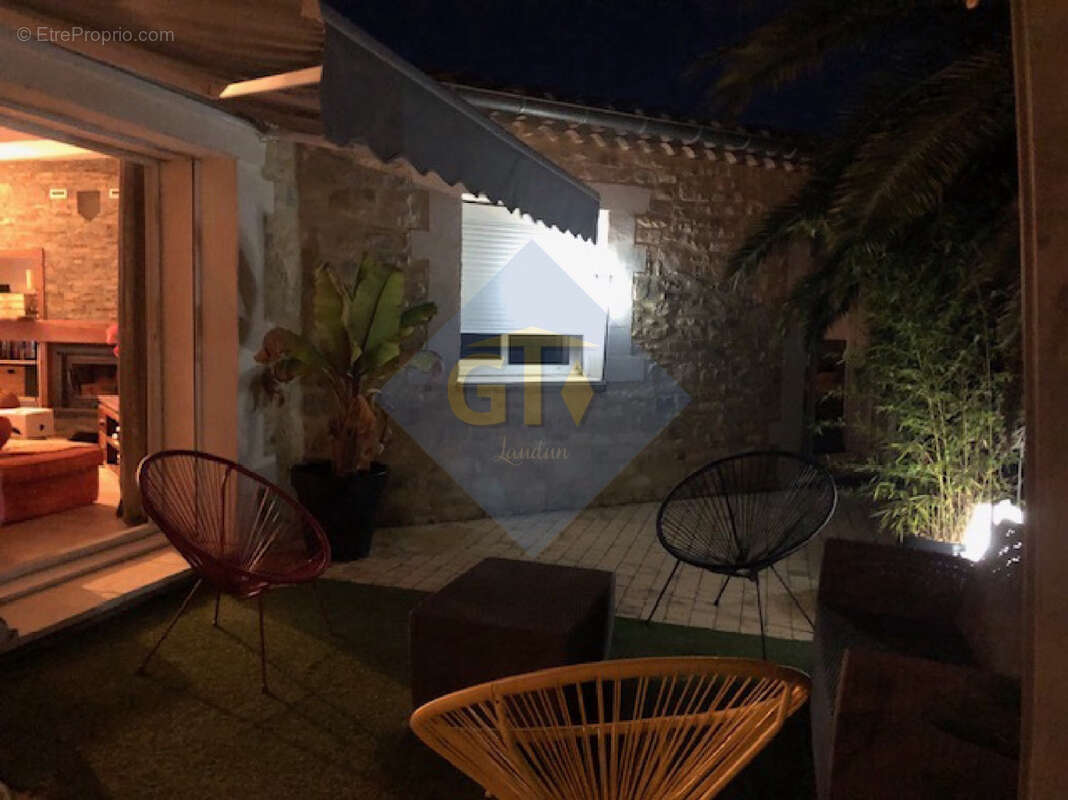 Maison à LAUDUN-L'ARDOISE