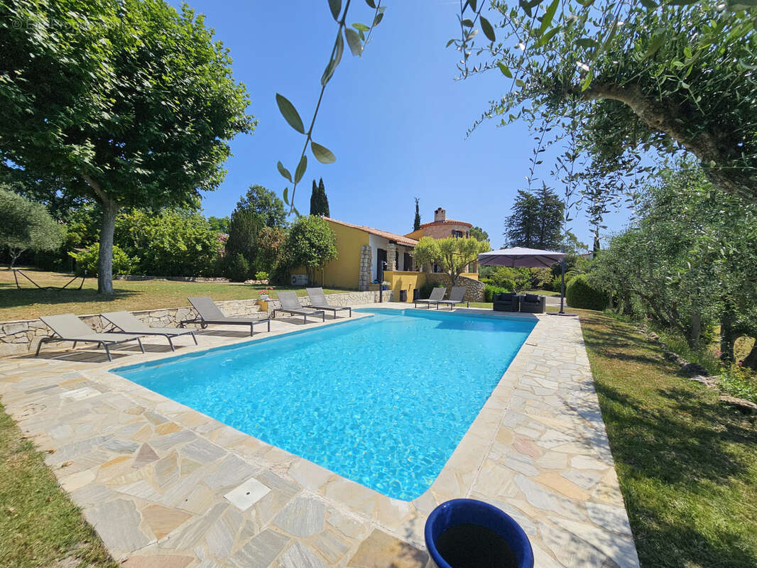 Maison à BAGNOLS-EN-FORET