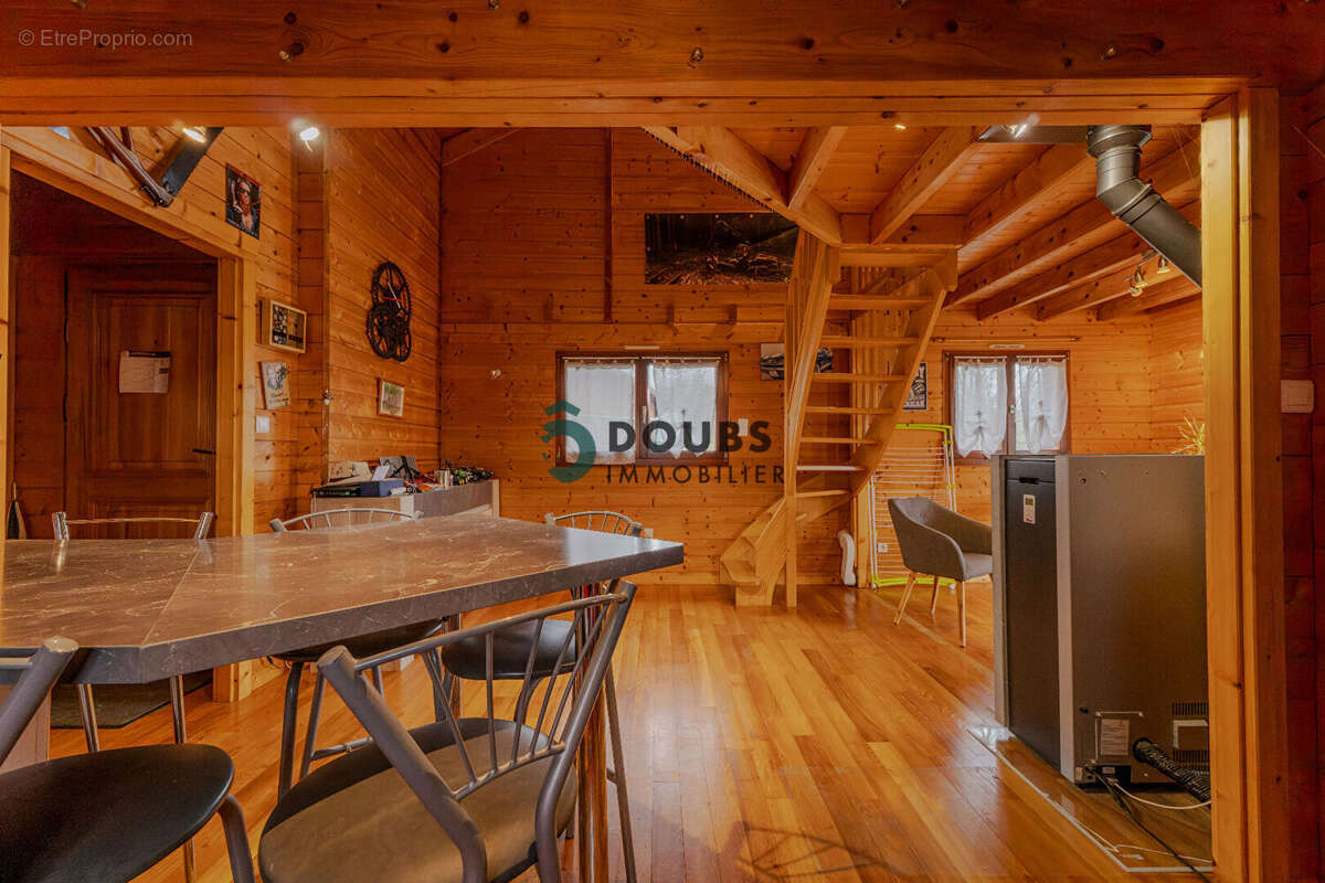 Maison à LONGEMAISON