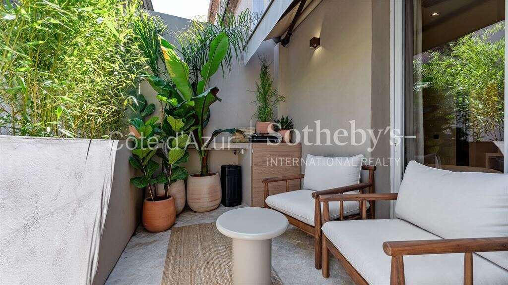 Appartement rénové de 68 m² avec terrasse et garage au cœur de Saint-Tropez - photo 5