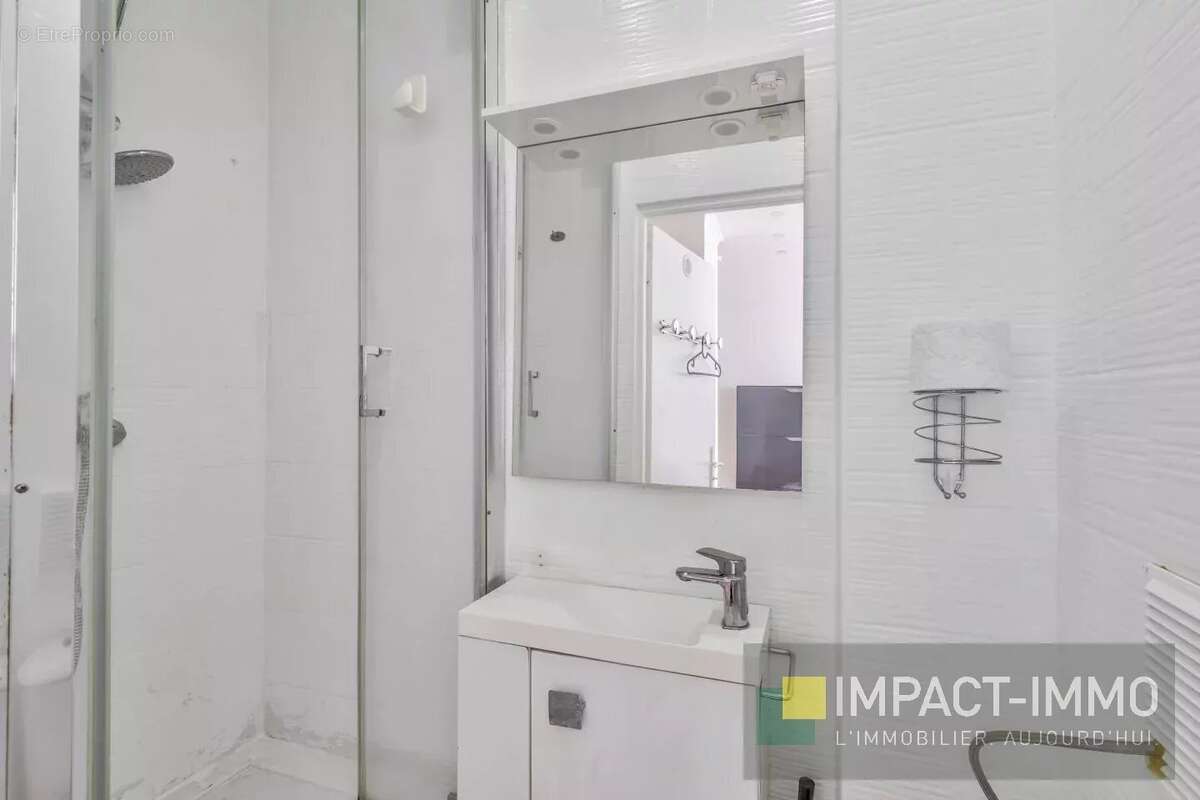 Appartement à COURBEVOIE