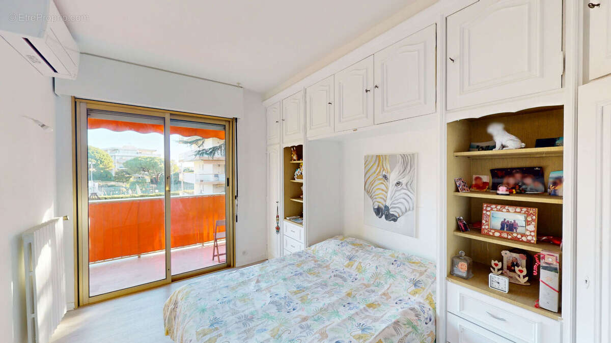 Appartement à SAINT-LAURENT-DU-VAR