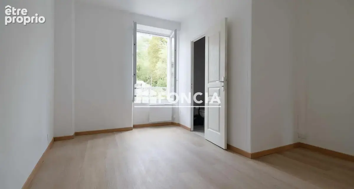 CORBEIL-ESSONNES Appartement 2 pièces refait avec jardin et grenier - photo 2