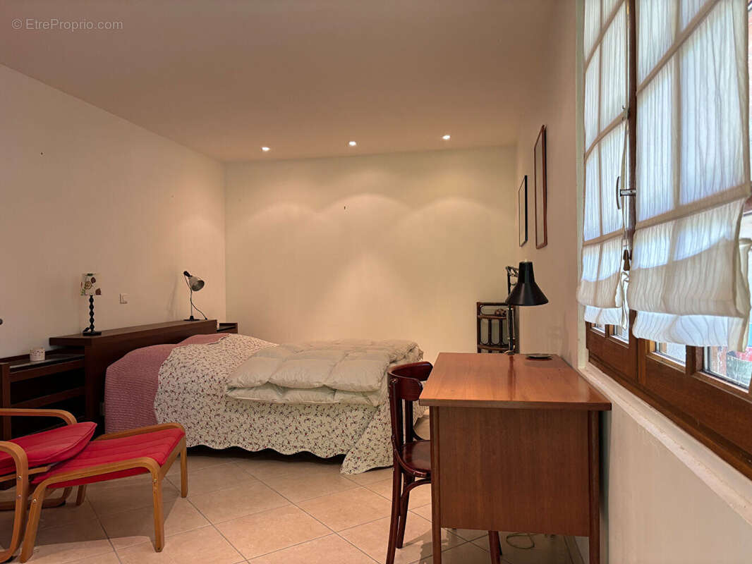 Maison proche de toutes commodités, 8 pièces, 6 chambres, 185 m² sur 2913 m² de terrain - photo 11