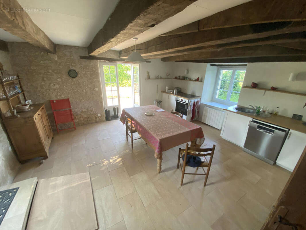 cuisine (1) - Maison à MONTMOREAU-SAINT-CYBARD