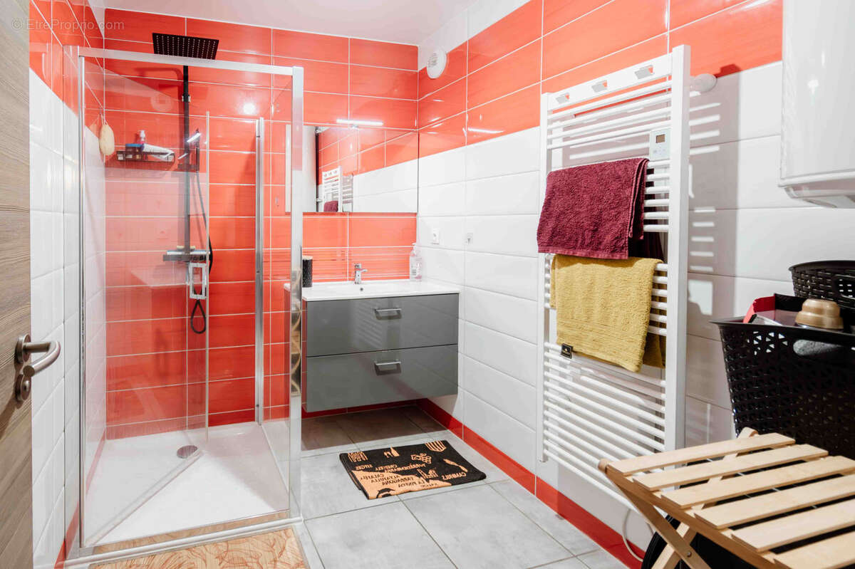 Appartement à LA RIVIERE-DRUGEON