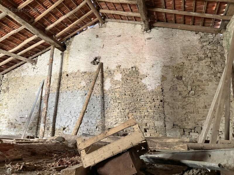 Maison à SAINT-BOINGT