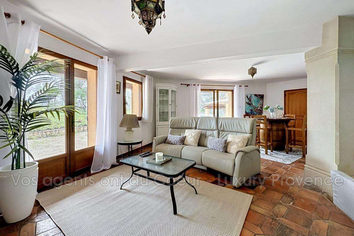 Maison à CHATEAUNEUF-LE-ROUGE