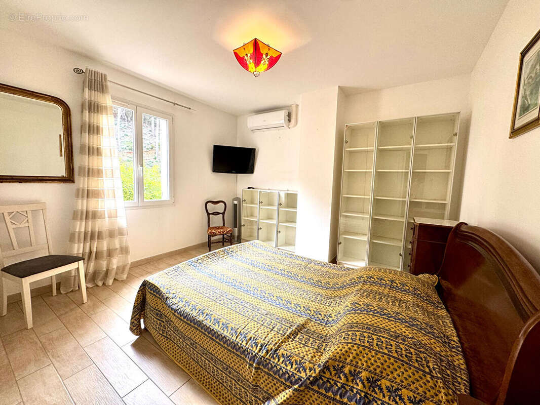 Maison à SAINT-CYR-SUR-MER