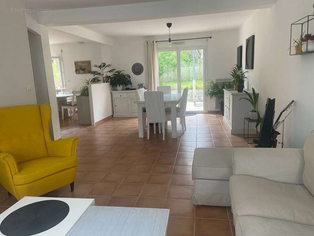 Maison à VAL-D'IZE