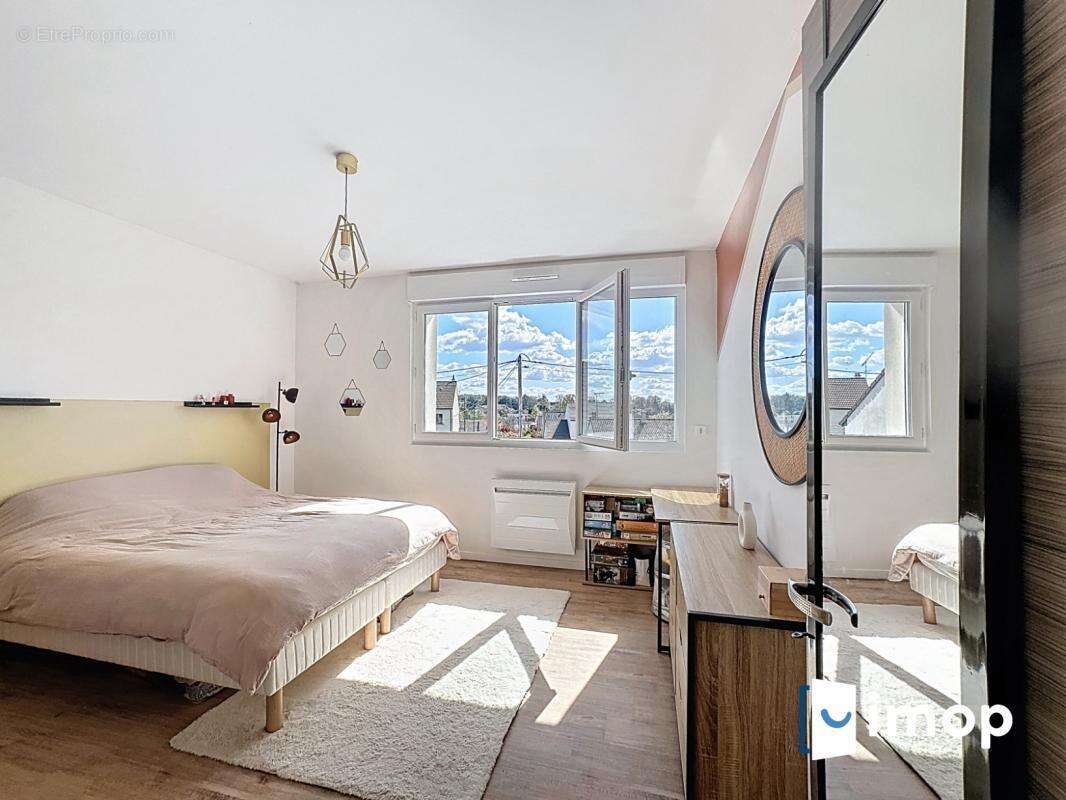 Appartement à VAUX-LE-PENIL