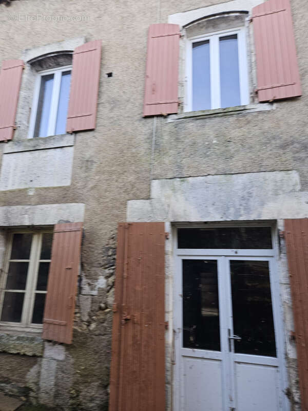 Maison à CHAMPAGNAC-DE-BELAIR