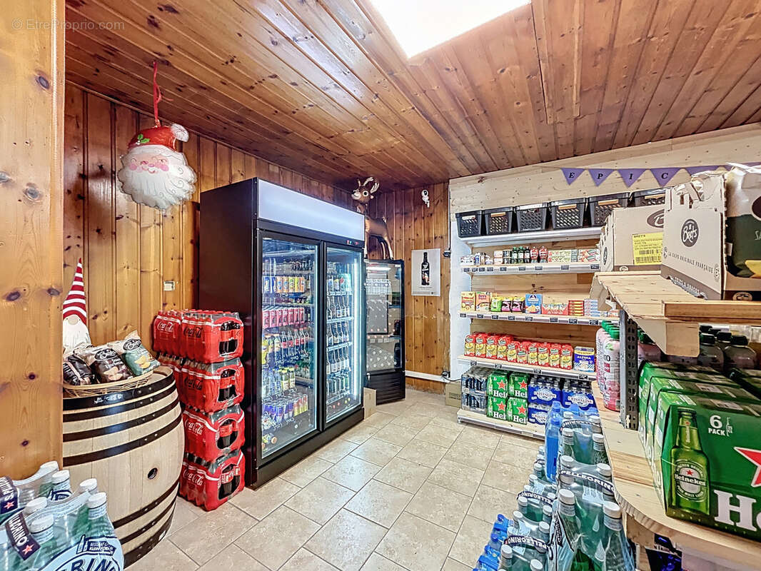 Commerce à ENCHASTRAYES