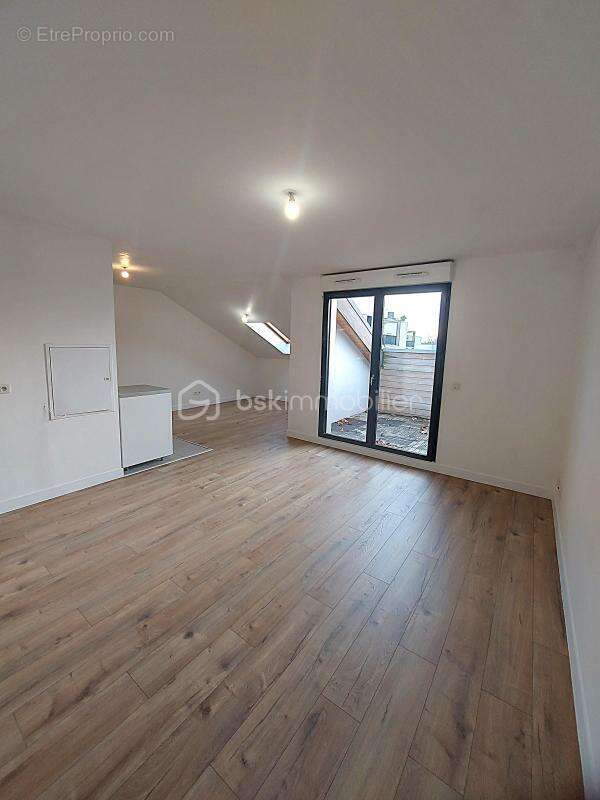 A vendre F2 de 47,4 m² – Dernier étage – Balcon – Parking couvert – Éco-quartier de Ris-Orangis - photo 3
