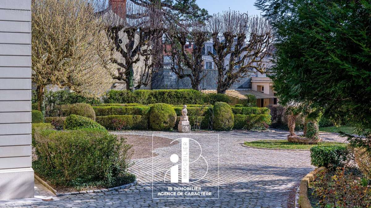 Maison à FONTAINEBLEAU