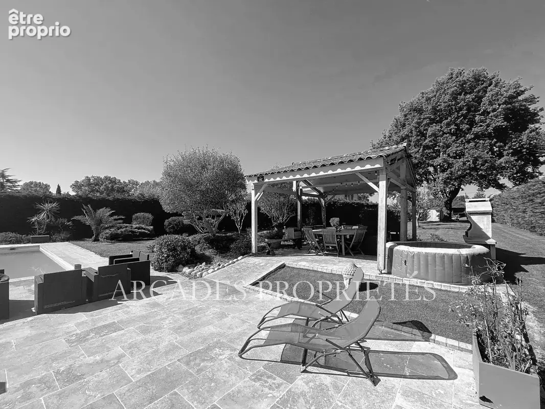 Photo Maison à Ambares-Et-Lagrave au prix de 525 000€