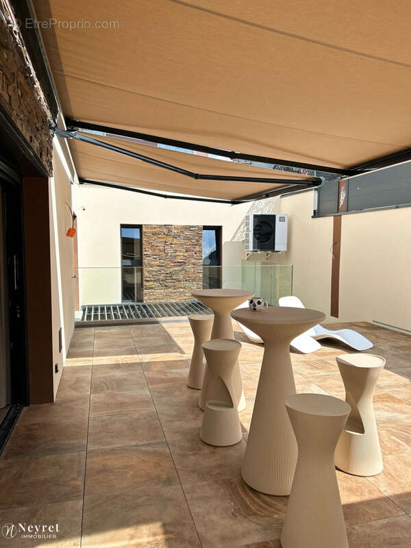 Appartement à SAINT-PRIEST-EN-JAREZ