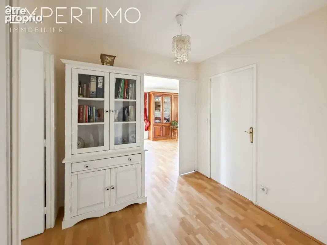 Margency. 3 pièces avec balcon   double séjour 30 m2   2? chambre possible   parking - photo 9