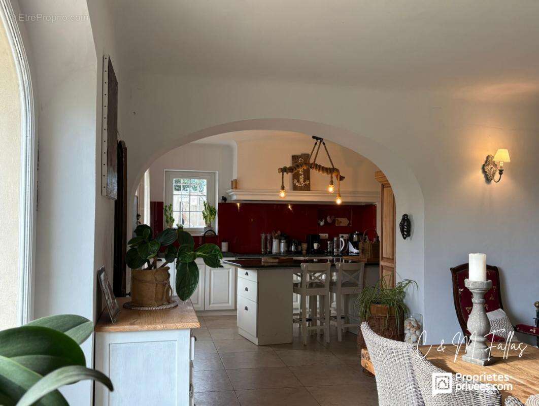 Maison à CAMARET-SUR-AIGUES