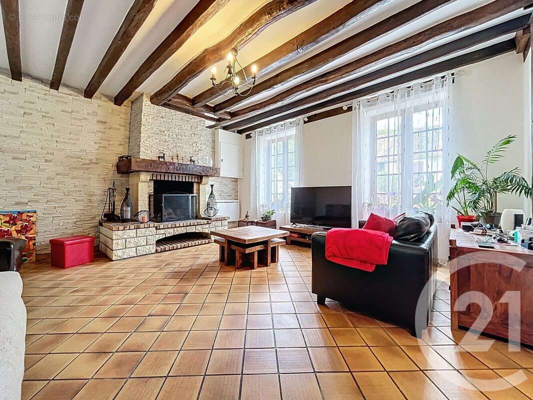 Maison 161 m² à La Chapelle-Gauthier  - photo 3