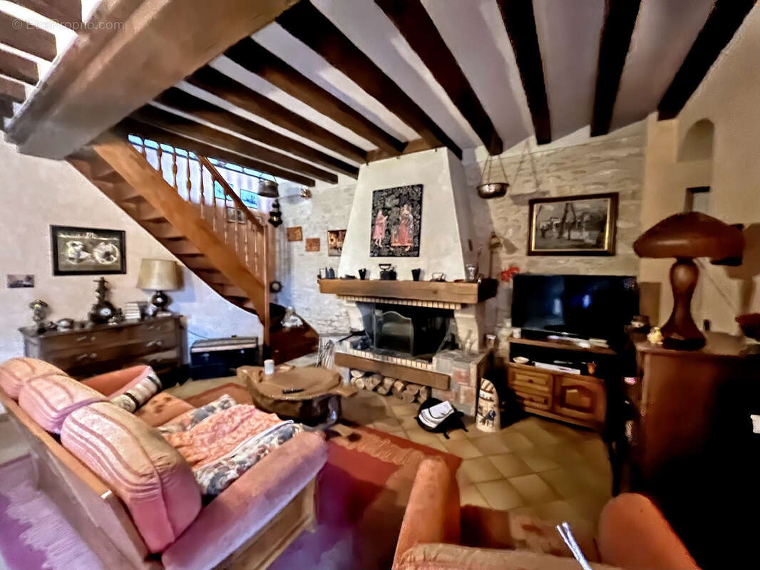 Maison à FOLLAINVILLE-DENNEMONT