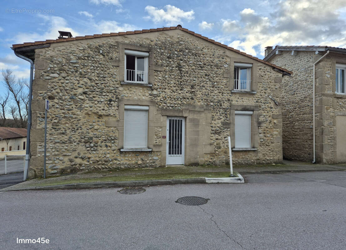 Maison à BEAUMONT-MONTEUX