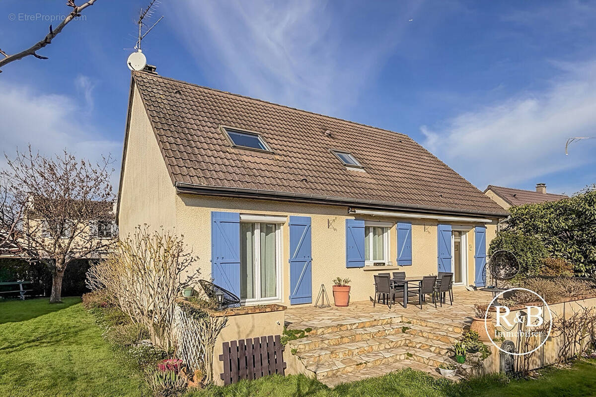 Maison à LES CLAYES-SOUS-BOIS