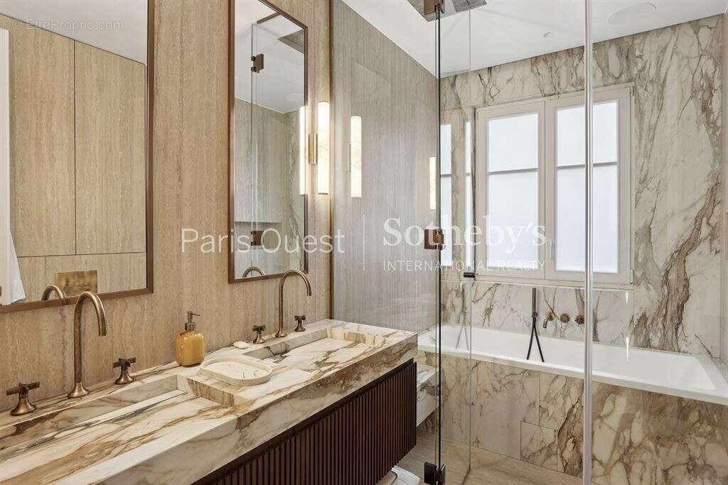 Appartement à NEUILLY-SUR-SEINE